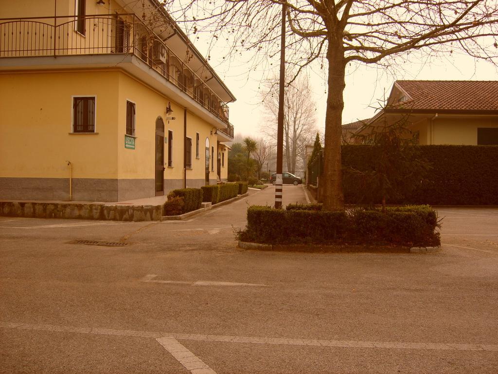 Hotel Rosso Di Sera Pietramelara Exterior photo