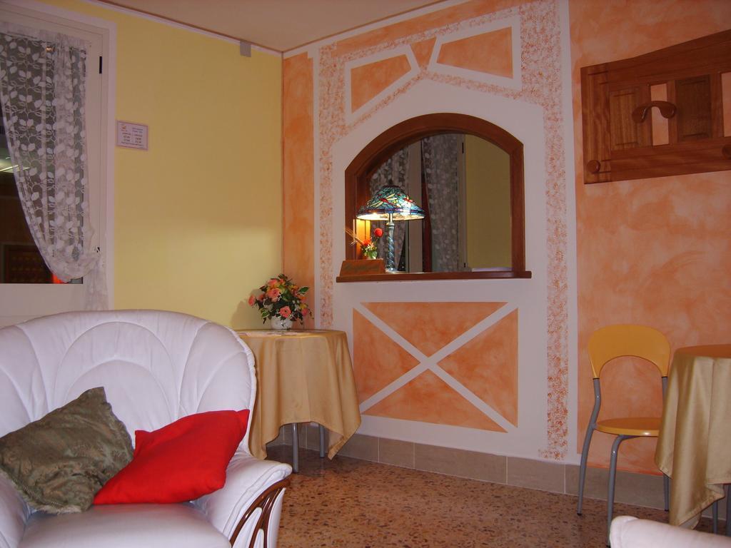 Hotel Rosso Di Sera Pietramelara Exterior photo
